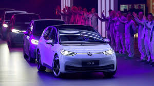Vw Plans To Tap Electric Car Batteries To Compete With Power Firms In 2020 Electric Car Electric Cars Electricity