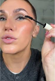 Victoria Beckham Makeup Chelsea Thompson