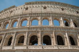 El precio de la entrada conjunta para visitar el coliseo, el foro y el palatino en taquilla es de 16 euros, y la puedes utilizar para visitar dichos monumentos en el margen de 24 horas. Roma Colosseum Coliseo Porcelana Modelo Marron Luz Souvenir Italia
