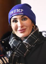 Laura Loomer - Wikipedia