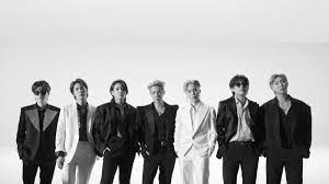 Dalam music video 'butter' tersebut, member bts tampil menawan dengan outfit kasual dan musik modern pop. W1 Dyqyviurxtm