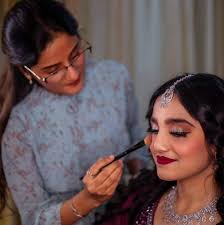 Heena khan makeup artist