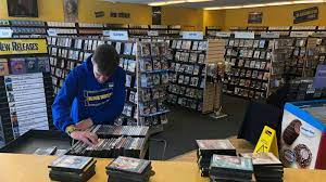 Blockbuster paves the way for a new kind of narrative process in the podcast world. World S Last Blockbuster More Popular After Netflix Show Abc News
