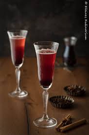 Prosecco Mit Gluhweinsirup Ein Winterlicher Aperitif Gluhweinsirup Aperitif Aperitif Weihnachten