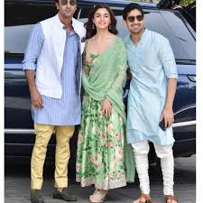 Indian women wear this anarkali gownat ethnic plus has an amazing variety of gowns to choose from including indo western party wear gowns, anarkali gowns, and wedding. Alia Bhatt Pistagreen Tapeta Silk Digital Floral Printed