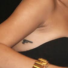 Rihannas Tattoos Und Ihre Bedeutungen Bild 5 Von 18
