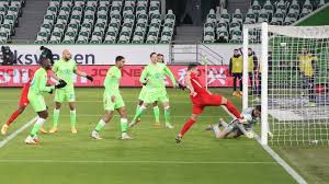 Two representatives of the bundesliga will meet in the 1/4 final of the german cup. Bundesliga Wolfsburg Holt 2 2 Gegen Leipzig Sport Sz De