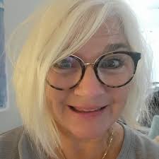 Barbara Cassidy Artist was live.