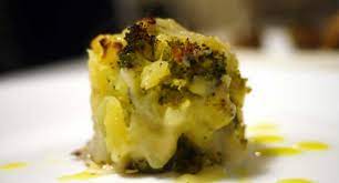 Lo sformato di broccoli è una ricetta di stagione che potete preparare come secondo piatto vegetariano o come antipasto. Tortino Di Patate E Broccoli