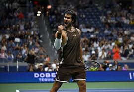 US Open roundup: Defending champions Alcaraz, Sabalenka advance