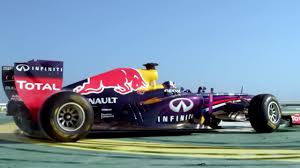 A caravan race with an f1 twist! Red Bull Racing F1 On Burj Al Arab S Helipad Youtube
