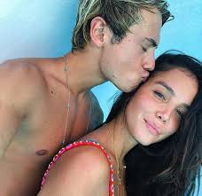 Visualizza altre idee su fede, cantanti, cuori pandora. Paola Di Benedetto E Federico Rossi Una Nostra Lettrice Avvista L Ex Naufraga E Il Cantante A Santorini E Ci Racconta Che Foto Inedite Isa E Chia