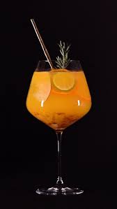 Upgrade Your Bourbon With This Buttery Twist Punch De Noel Cocktail Sans Alcool Coktail Noel