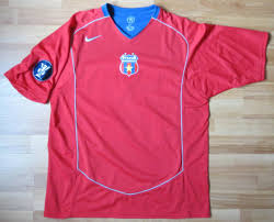 Fcsb, známý pod dřívějším názvem fc steaua bucurești, je rumunský fotbalový klub z hlavního města bukurešti založený roku 1947. Fcsb Home Football Shirt 2004 2005 Sponsored By No Sponsor