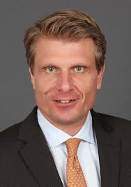 Gut, daß so ein dummkopf schlaukopf wie wanderwitz von der hamburgerin kasner (geschiedene merkel) als ostbeauftragter eingesetzt wurde. Thomas Bareiss Wikipedia