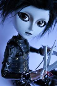 Do set à estante ~ Edward Mãos de Tesoura