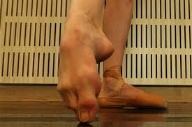 Se demora hasta 20 horas y ella necesita dos botellas de esmalte para pintar sus uñas. Los Pies De Una Bailarina En 2021 Bailarinasdeballet Top
