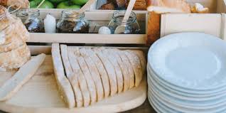 Brot und salz sind als symbolhaftes geschenk in vielen ländern ein brauch, der bei unterschiedlichen gelegenheiten gepflegt wird. Brot Und Salz