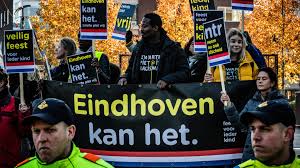 De burgemeester van eindhoven heeft besloten dat een demonstratie van pegida, de gezellige club die strijdt tegen wat zij de islamisering van het avondland noemen, niet door mag gaan. Kick Out Zwarte Piet Blaast Demonstratie In Eindhoven Af Nos