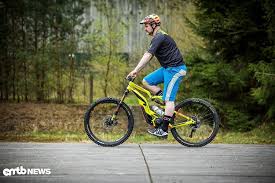 E Bike Fahrtechnik Tipps Von Matschi Faber Emtb News De E Mountain Bike E Bike Intensives Training