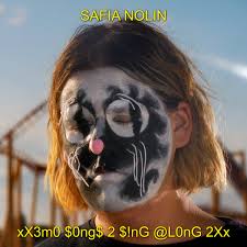 Je suis safia nolin, et je fais de la musique. Safia Nolin