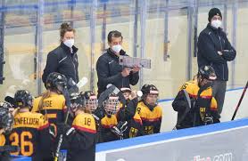 Blamage am anfang, ein potentieller lehrgang mit der nationalmannschaft und der umgang vom bundestrainer mit nationalspielern. Knapp Zwei Monate Vor Wm In Kanada Erster Lehrgang Mit Nationalteam Fur Neuen Frauen Bundestrainer Thomas Schadler Eishockey News