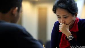 Sebab, pada usia 16 tahun 2 bulan mampu memecahkan rekor sebelumnya. Grand Master Irene Kharisma Kasus Dewa Kipas Coreng Pecatur Indonesia