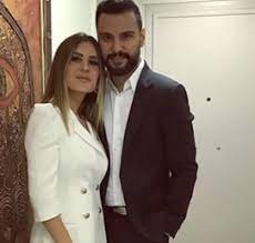Ancak esra erol'un bir başka kız kardeşi daha var 'bihter erol' alişan ve eda erol ayrılığını yalanlaması ile adını duyuran esra erol'un kardeşi bihter erol bakın. Fulya501 Alisan Ve Ailesi Esra Erol Un Kiz Kardesi Eda Erol U Istemeye Gitti