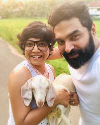 Is an indian music director, programmer, singer, songwriter, actor and performer. Gopi Sunder Shares A Romantic Picture With Hiranmayi Malayalam News Indiaglitz Com