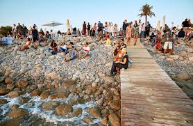 A young american woman and her two best friends seek out a hot dj in spain. Balearen Die Besten Tipps Fur Einen Kurztrip Nach Ibiza Geo