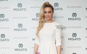 Η κατερίνα στικούδη μίλησε στην κάμερα του happy day, η οποία τρύπωσε στα. Katerina Stikoydh 8a Ginei Manoyla Like Com Cy