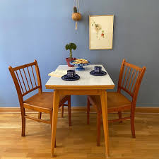 Resopal Kuchentisch Genau Diesen Tollen Tisch Stellt Man In Eine Kleine Kuche 50er Jahre Resopaltisch Mit Einer Kleinen Schublade In 2020 Home Decor Furniture Table