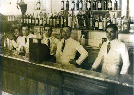 De ahí que comer en el restaurante la casa del abuelo (calle victoria), igual que en los otros locales, pueda salir por unos 44 € por persona. Historia La Casa Del Abuelo