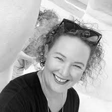 Lisa Slate's Instagram, Twitter & Facebook