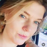 Daniela Zanatta's Instagram, Twitter & Facebook