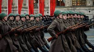 Red army soldiers with a flag of the german 17th mechanized division captured near yelnya in the smolensk region. Moscu Conmemora El Historico Desfile De 1941 Que Le Mostro Al Mundo Que El Ejercito Rojo