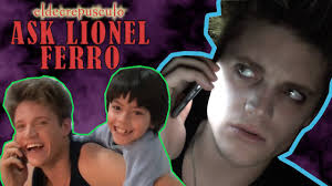 Es el segundo de tres hermanos (su hermana mayor alessandra y su hermano menor kevin).2 al crecer, ronda quería ser futbolista. El De Crepusculo Presenta Su Vampi Hermano By Lionel Ferro
