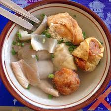 Resep siomay ayam kuah + pangsit goreng 1 adonan daging,simpel ^^. Bakso Pak Gundhul Indonesian Meatball Place In Malang