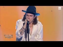 Ecco perché odia i social. Irama Canta La Genesi Del Tuo Colore Canzone Segreta 16 04 2021 Youtube