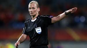 Bibiana steinhaus will become the first female to take charge in the bundesliga after being named as one of four new referees for bibiana steinhaus has refereed 80 games in germany's second tier. Pioneering Referee Bibiana Steinhaus Women In Football Facebook