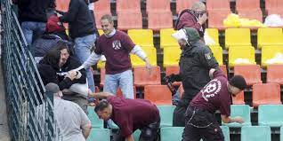 Fc kaiserslautern und dem gastgebenden bfc dynamo kam es zu ausschreitungen. Hooliganattacken Bei Bfc Dynamo Lautern Auf Die Fresse Taz De