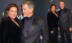 As the world continues to fight for body equality, hollywood does not. Golden Globes 2020 Pierce Brosnan 66 Looks Sharp As He Gazes At Busty Wife Keely Shaye Smith 56 Daily Mail Online
