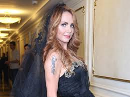 Настоящее имя — мари́на серге́евна абро́симова (по матери макси́мова); Pevica Maksim Prosto Pozvolila Sebe Lishnego Mk