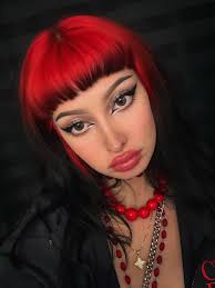 Incase y'all were wondering, I have a new lewk ❤️🖤 . . . . #newhair  #newlook #colorhair #redhair #ghostroots