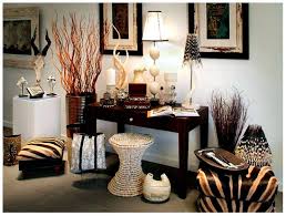 Selle asemel kasutage neid rõhuasetusega ruumis. African Safari Living Room Decor Con Diseno Elegante Living Room Ideas Africanos Estilo Ideas Sala Es Safari Home Decor African Home Decor African Living Rooms