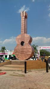 Morelia Michoacan Exposicion De La Guitarra De Coco En La Expofiesta Michoacan Morelia Michoacan Morelia Exposiciones