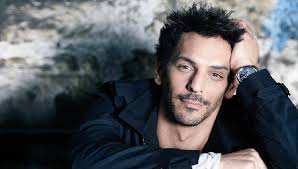 Afin d'accroitre les chances d'exporter l'il 96 en gommant les d•fauts les plus criants des productions de l'est, une version •quip•e d'une avionique occidentale et propuls•e par des moteurs am•ricains pw 2000 (ceux du b 757) est d. Top 10 Des Plus Beaux Acteurs