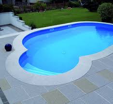 Hausler Exklusiv Poolrand Eckig Oder Rund Alles Moglich Hier Leichtrein Oberflache Naturweiss Schwimmbad Schwimmba Pool Pool Umrandung Schwimmbader