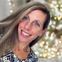 Leslie Clark's Instagram, Twitter & Facebook