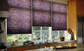 On the other hand, shades that are classic like white or some that set the trend each season, such as navy blue, come back strongly and above all, you will see how the tendency to bet on varied combinations of colors is born. The Most Popular Kitchen Curtains 2022 Ekitchentrends